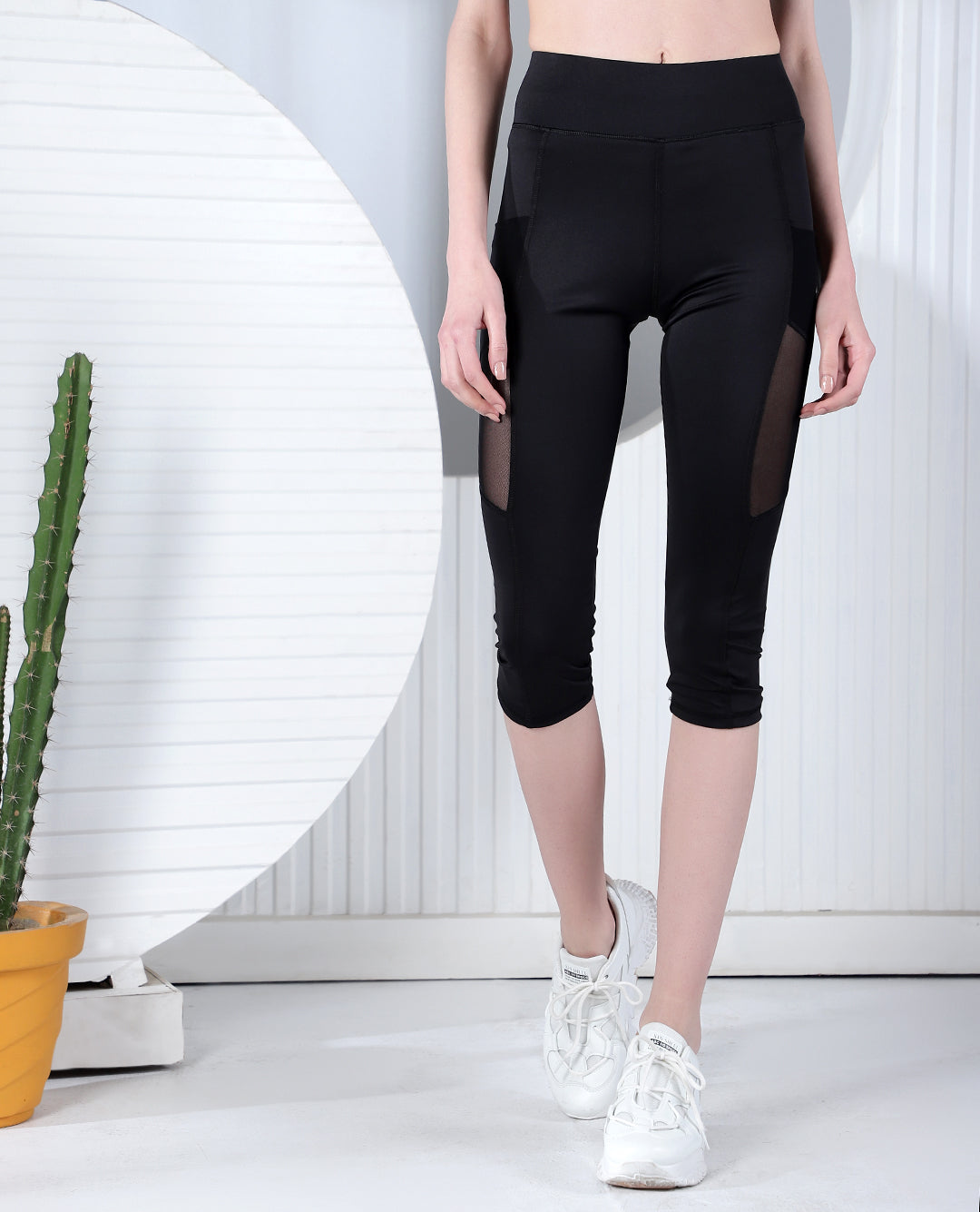 Contrast Mesh Sports Leggings With Phone Pocket